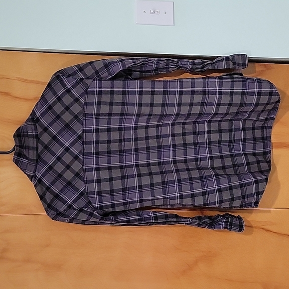 Fox Long Sleeve Button-Up. Small - Picture 9 of 9